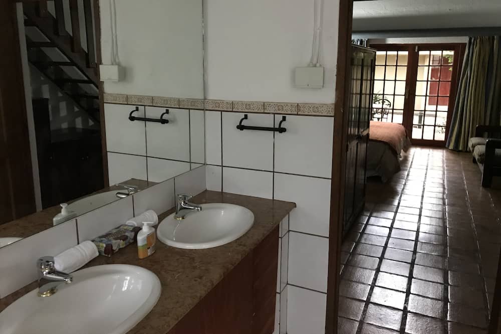 Photo of Bathroom in Garsfontein