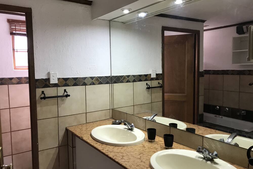 Photo of Bathroom in Garsfontein