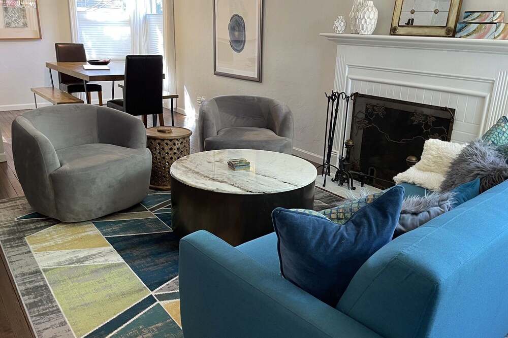 Photo of Livingroom in North Central
