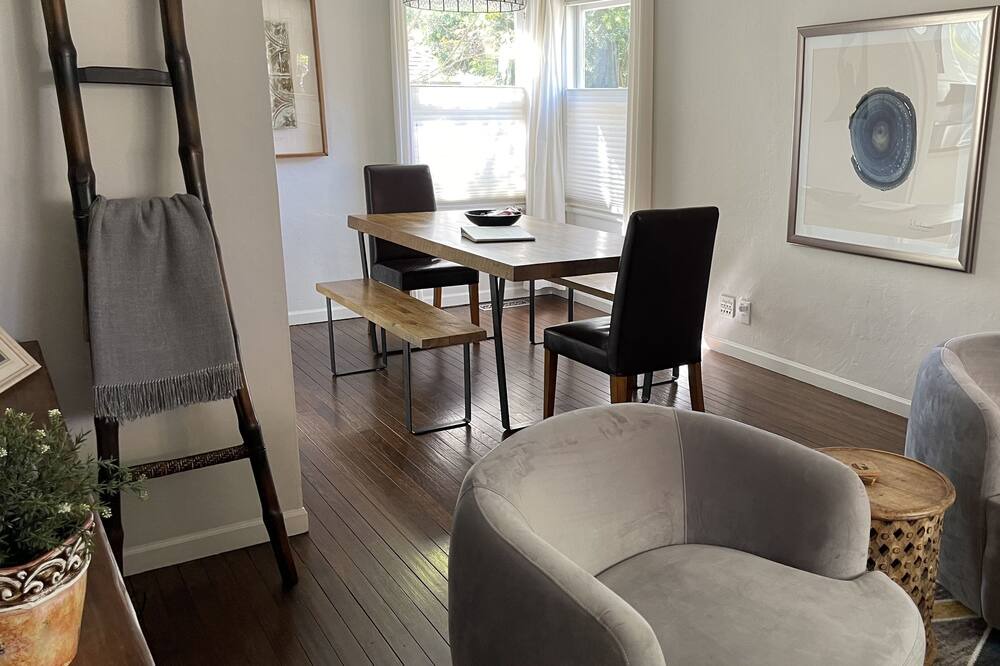 Photo of Livingroom in North Central