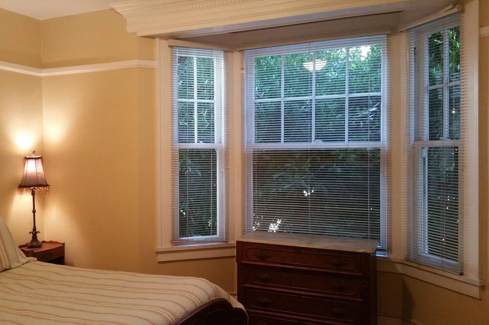 Photo of Bedroom in Nob Hill