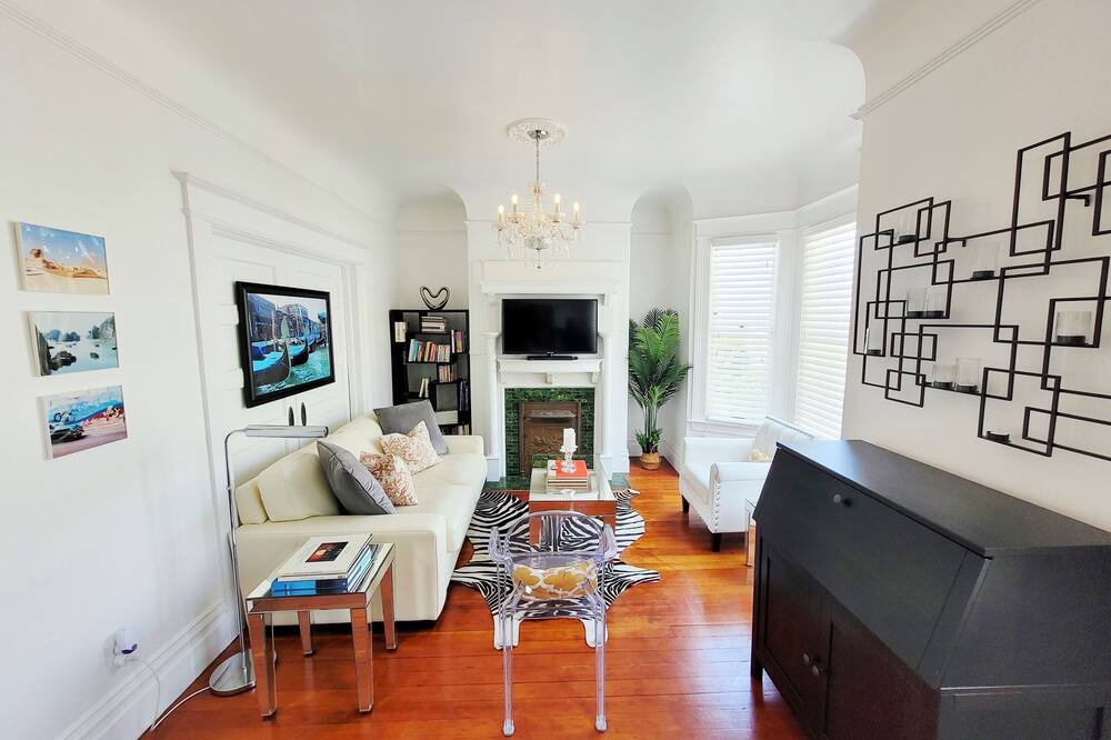 Photo of Bedroom in Nob Hill