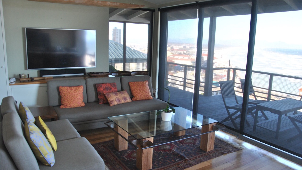 Photo of Livingroom in Redhill