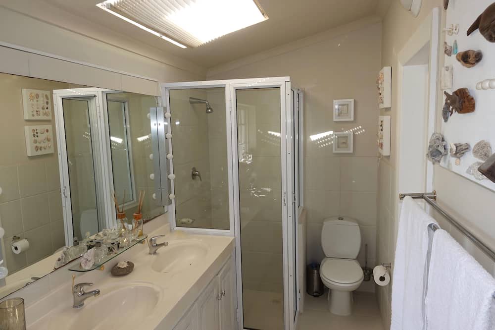 Photo of Bathroom in Scott Estate