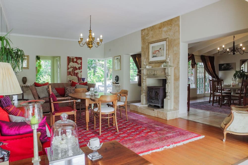 Photo of Livingroom in Scott Estate