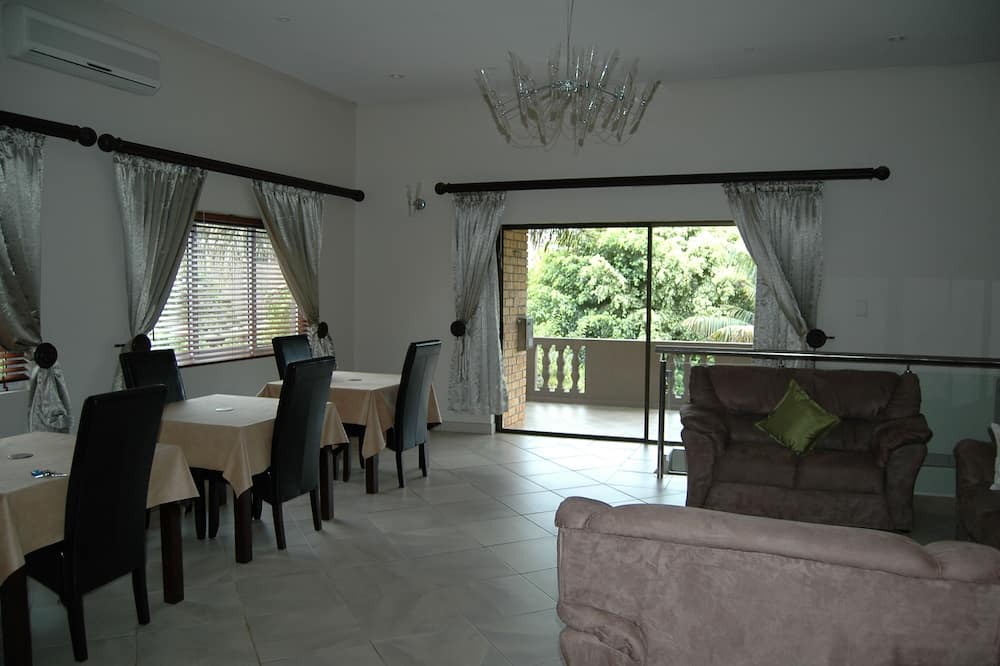 Photo of Livingroom in Gonubie