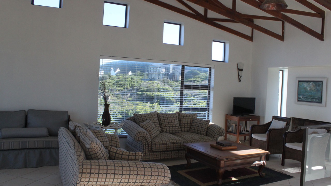Photo of Livingroom in Oyster Bay