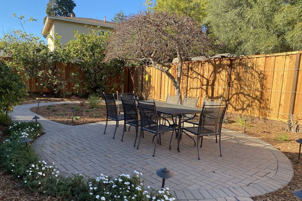 Photo of Patio Balcony in Shoreline West
