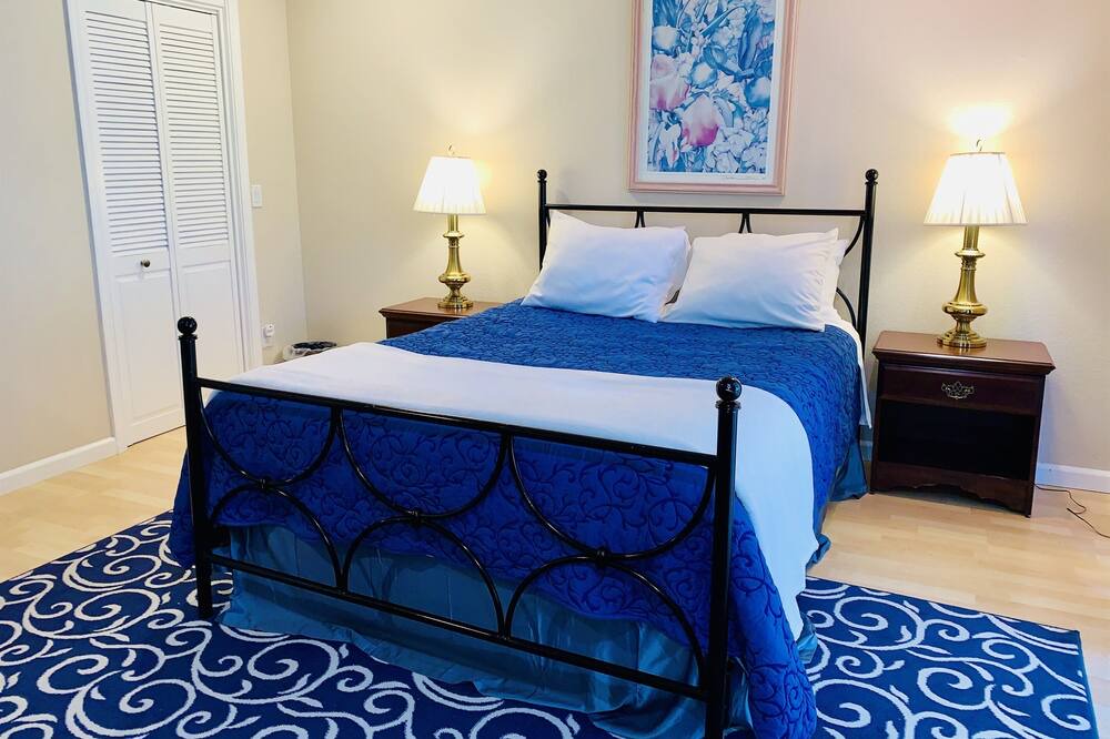 Photo of Bedroom in Edgewood Park