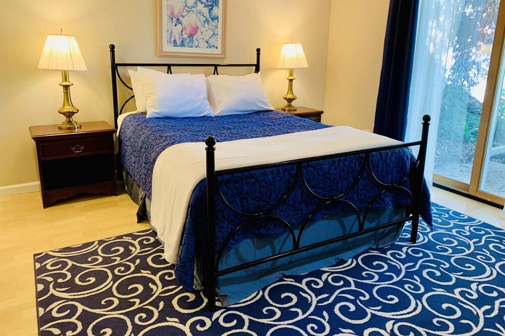 Photo of Bedroom in Edgewood Park