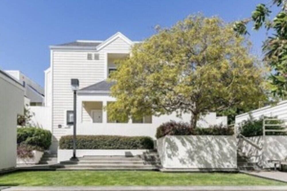 Photo of Others in Lower Pacific Heights