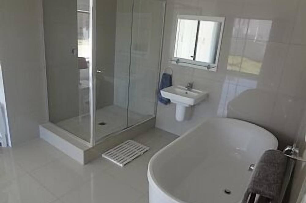 Photo of Bathroom in Seaview