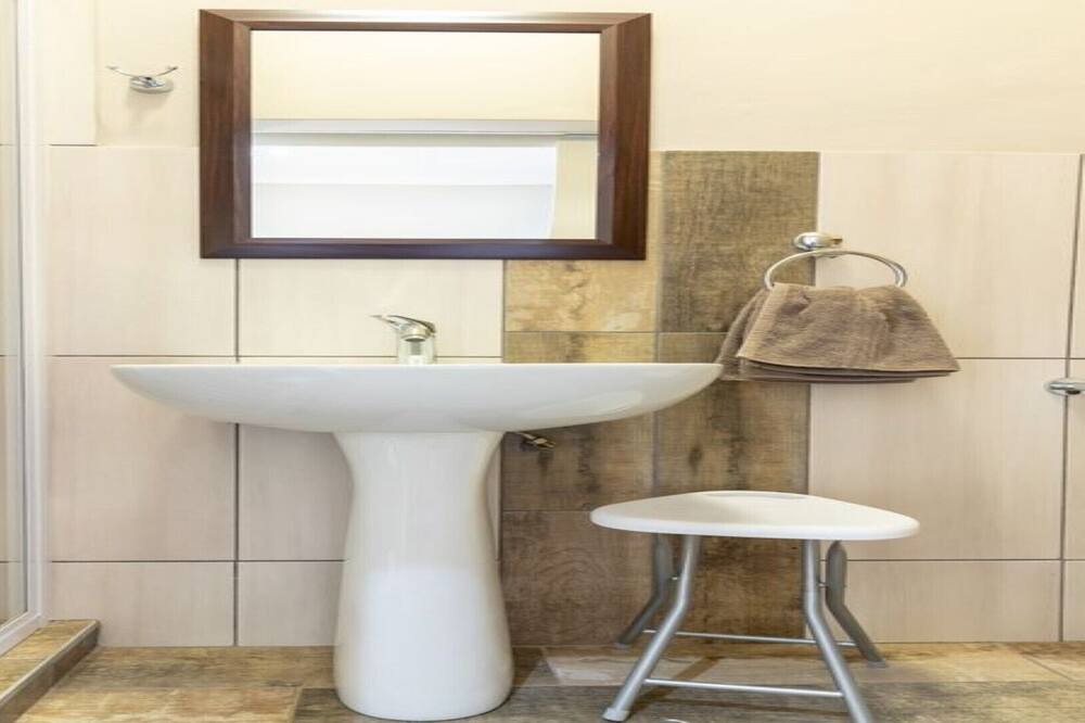 Photo of Bathroom in Oudtshoorn