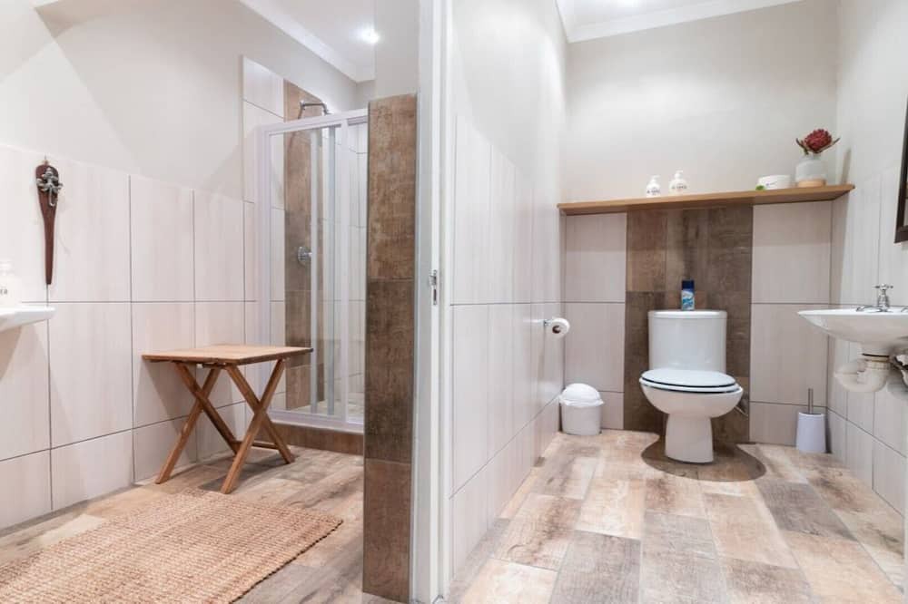 Photo of Bathroom in Oudtshoorn
