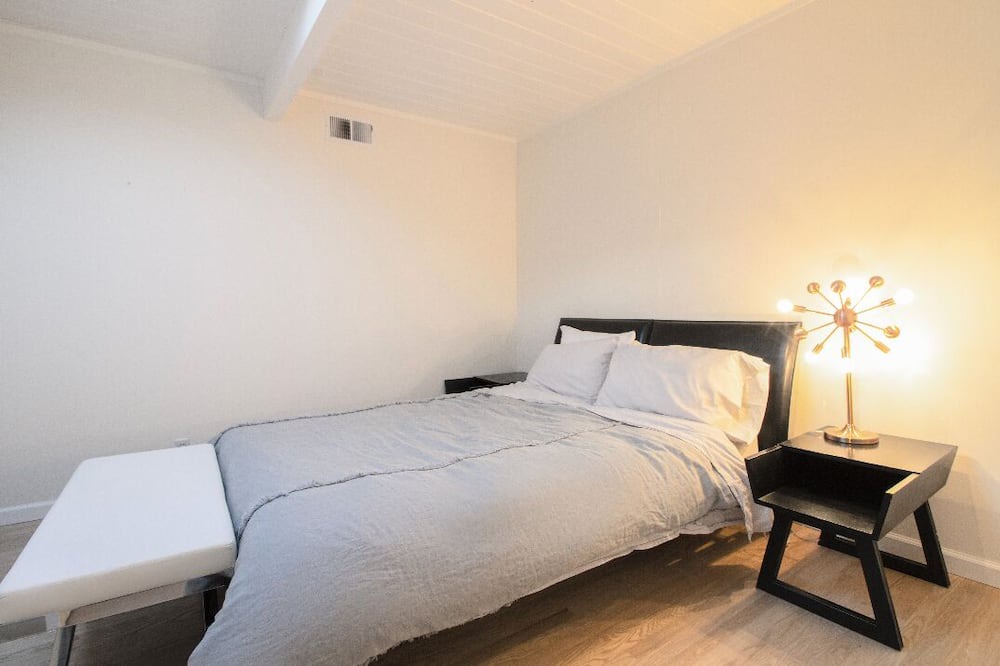 Photo of Bedroom in Highlands-Baywood Park