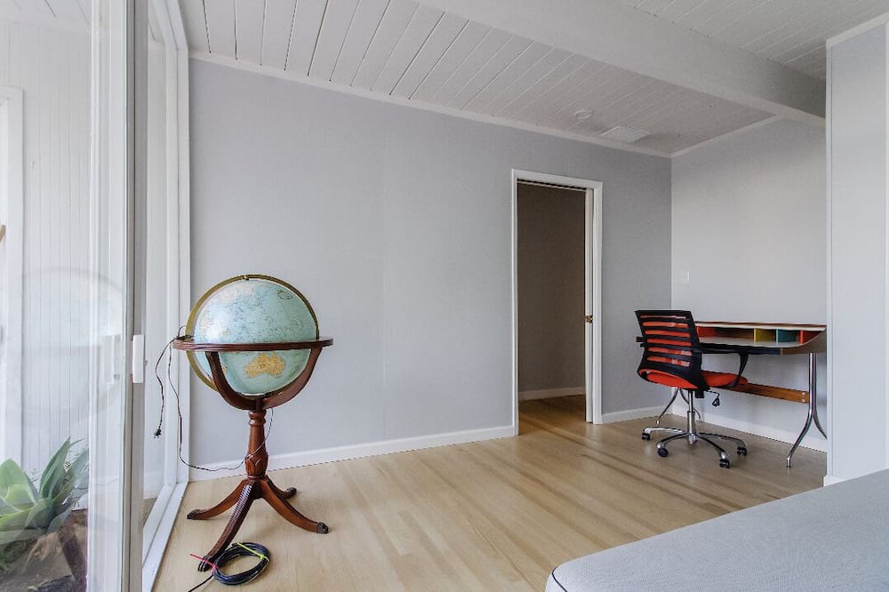 Photo of Bedroom in Highlands-Baywood Park
