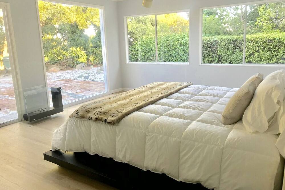 Photo of Bedroom in Highlands-Baywood Park