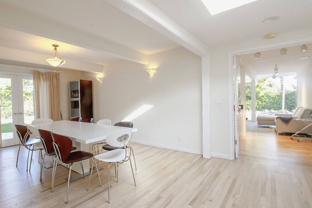 Photo of Livingroom in Highlands-Baywood Park