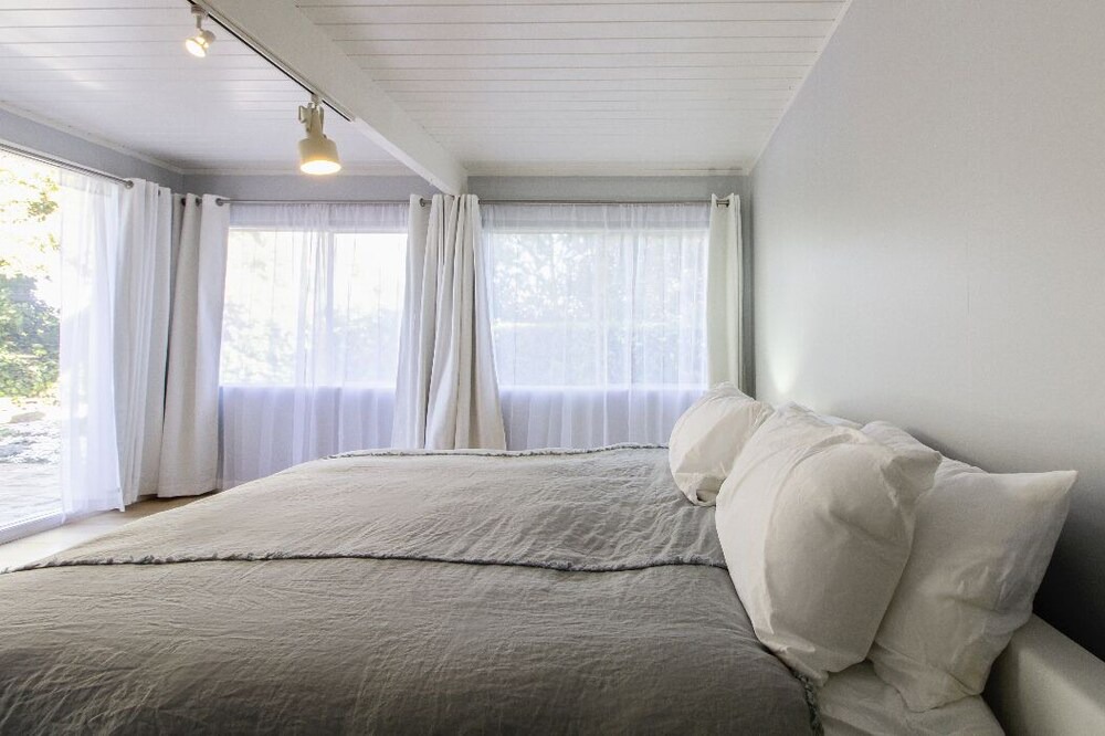 Photo of Bedroom in Highlands-Baywood Park