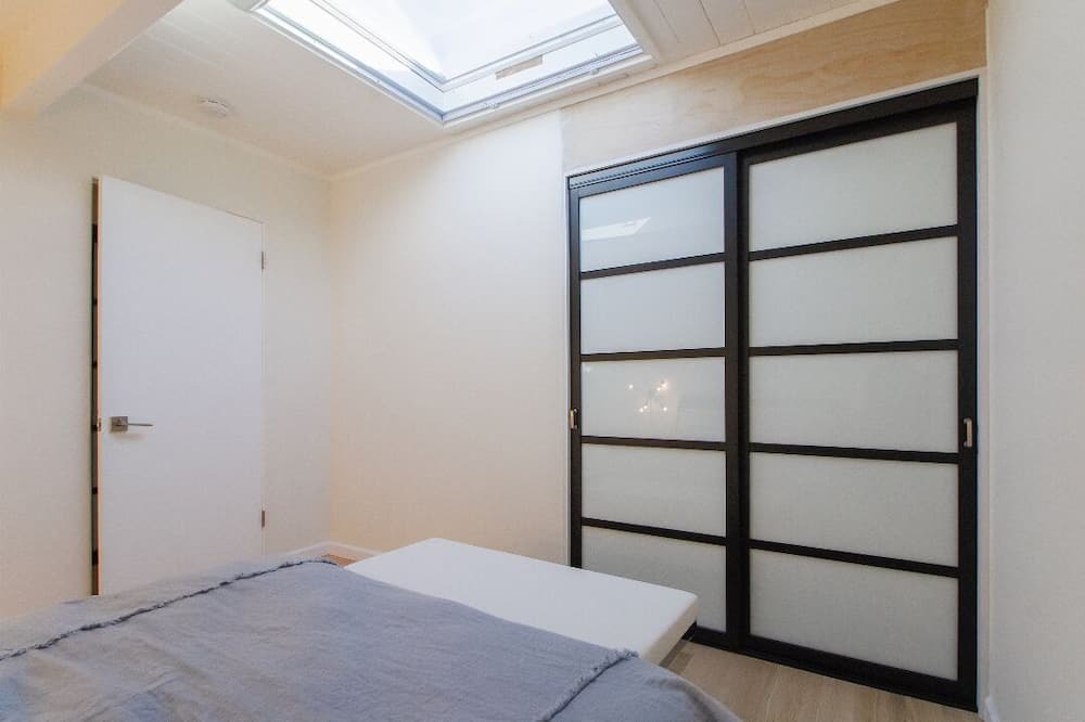 Photo of Bedroom in Highlands-Baywood Park