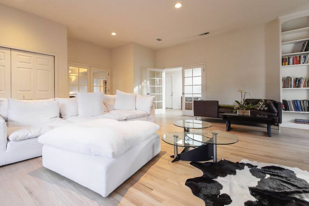 Photo of Bedroom in Highlands-Baywood Park