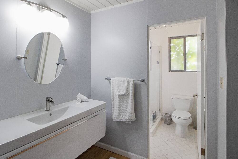 Photo of Bathroom in Highlands-Baywood Park
