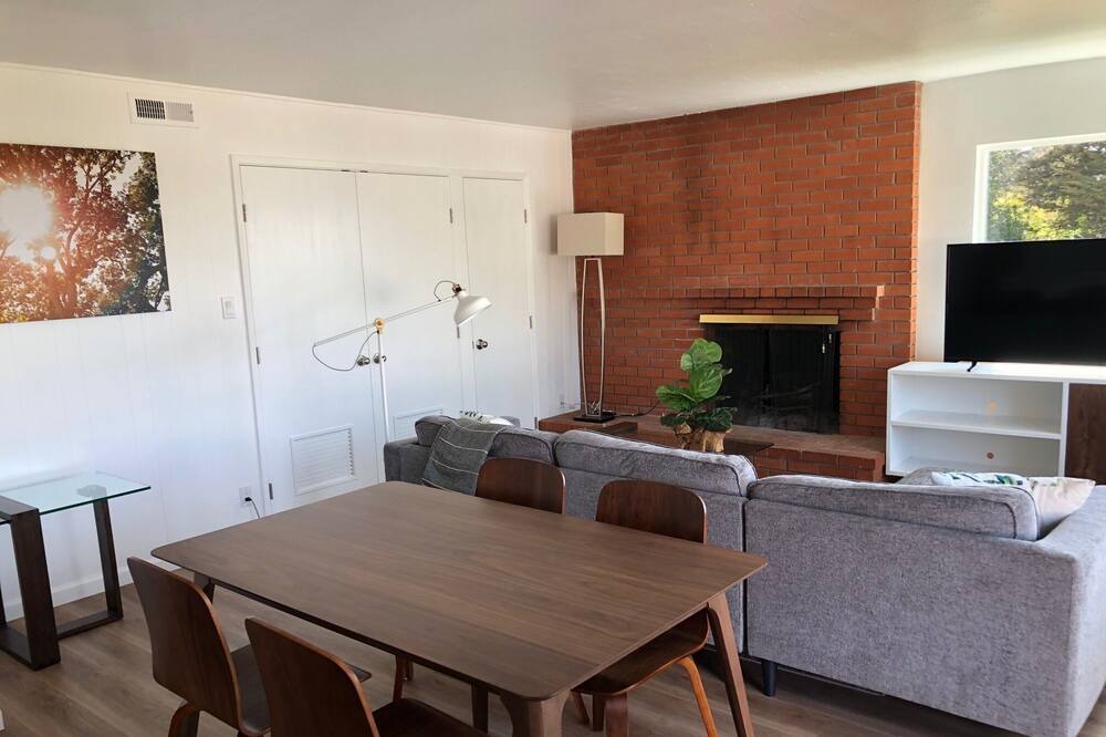 Photo of Livingroom in Sequoyah