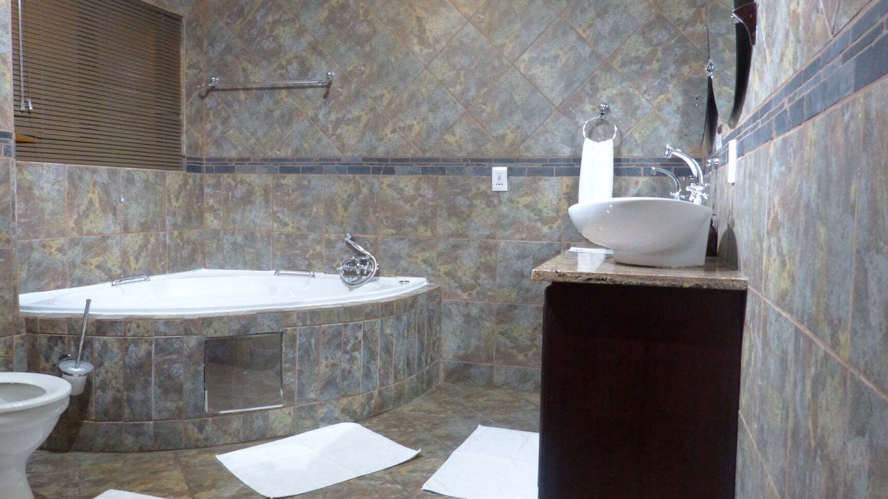 Photo of Bathroom in Baileys Muckleneuk