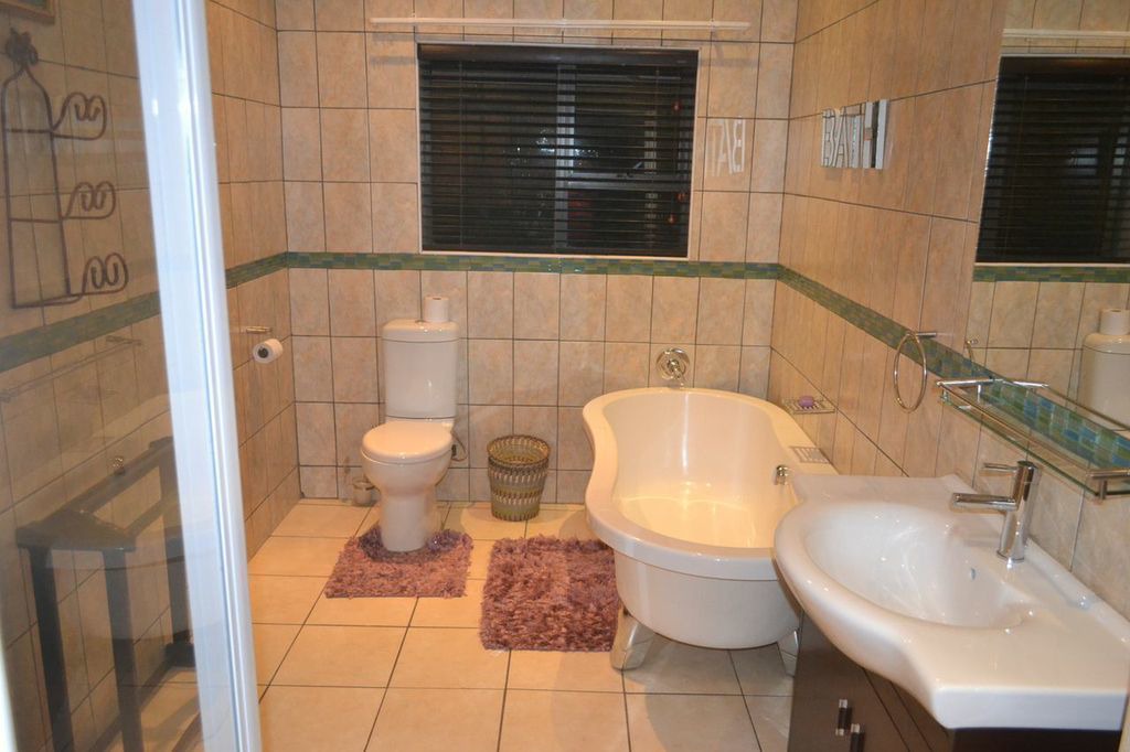 Photo of Bathroom in Lydenburg