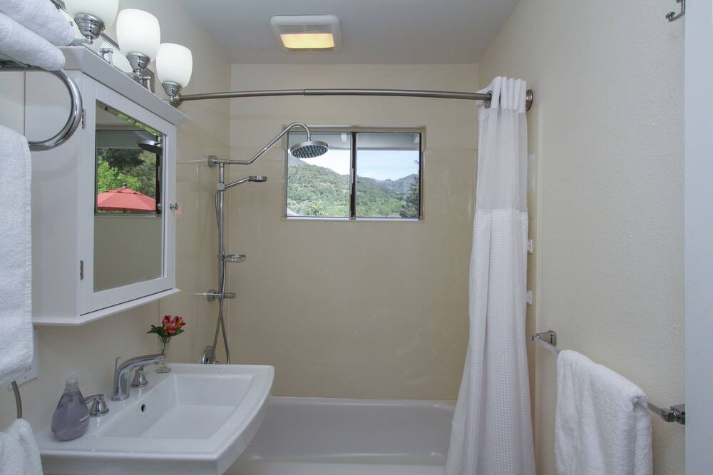 Photo of Bathroom in Kenwood