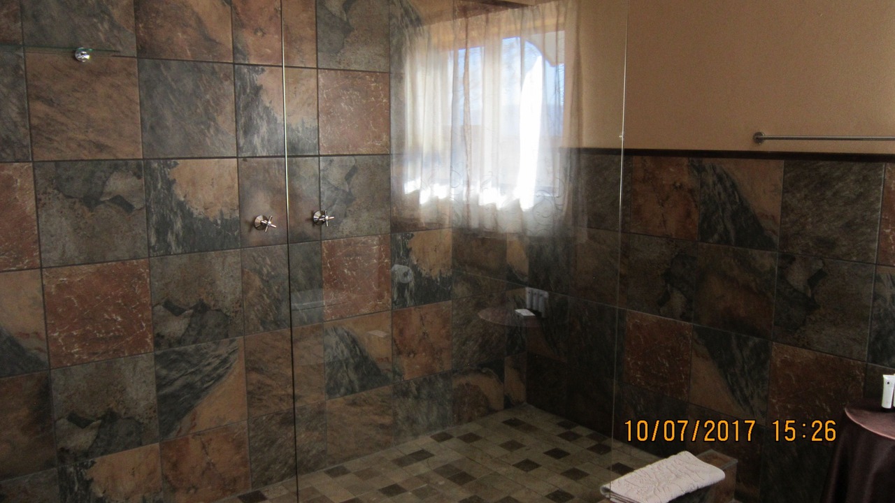 Photo of Bathroom in Hekpoort