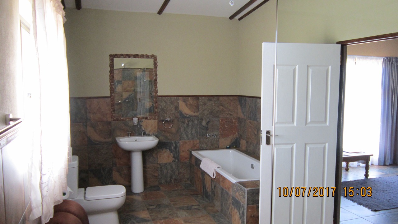 Photo of Bathroom in Hekpoort