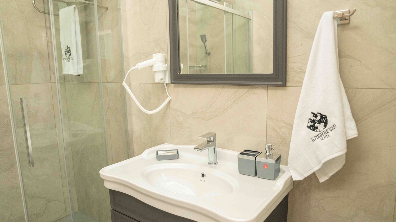 Photo of Bathroom in Altndere