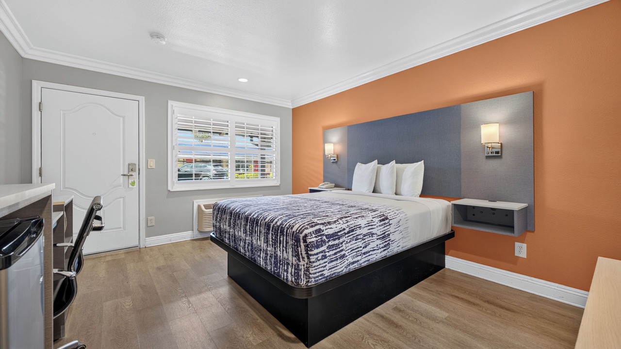 Photo of Bedroom in Munras Avenue