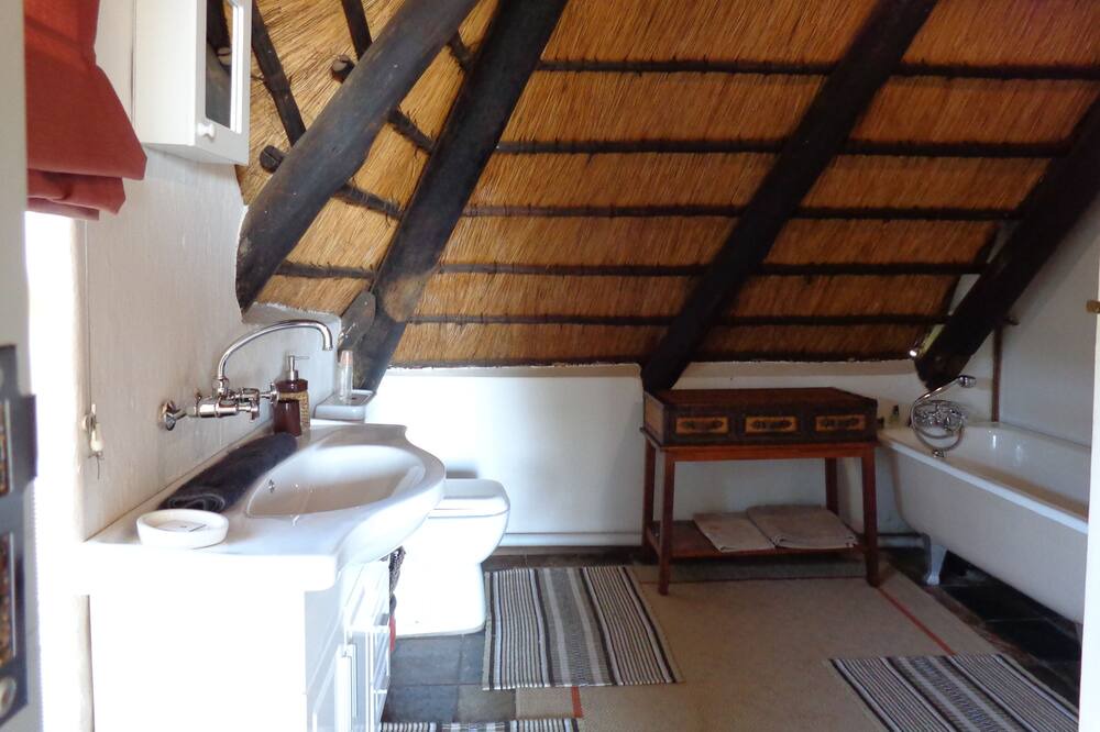 Photo of Bathroom in Muckleneuk