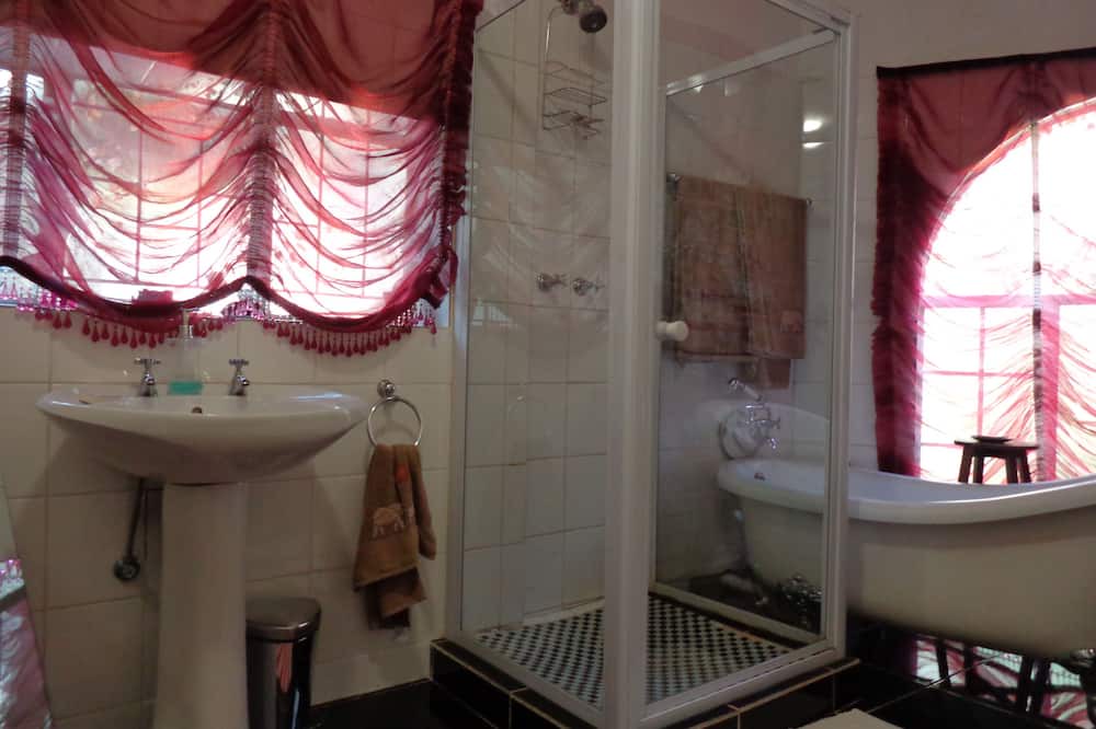 Photo of Bathroom in Muckleneuk