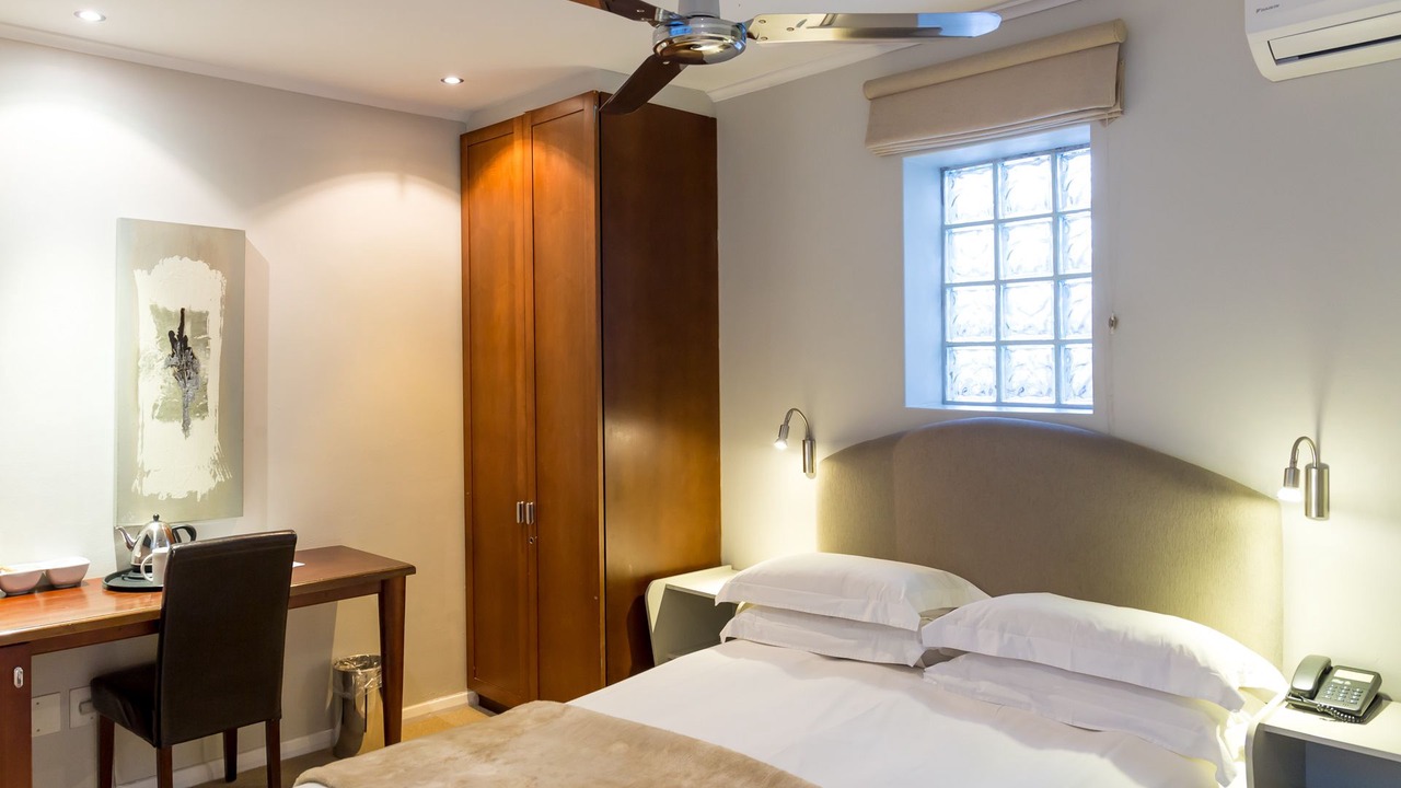 Photo of Bedroom in Three Anchor Bay