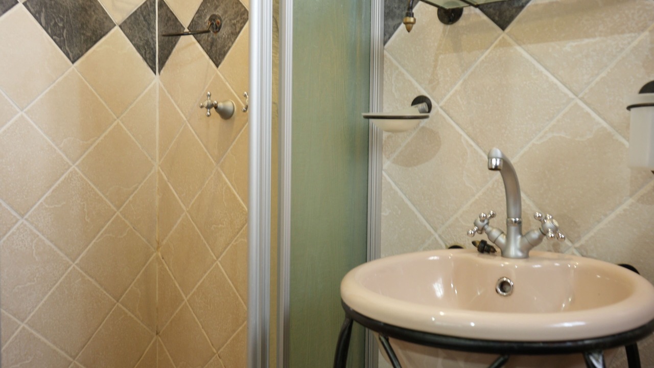 Photo of Bathroom in Flora Park