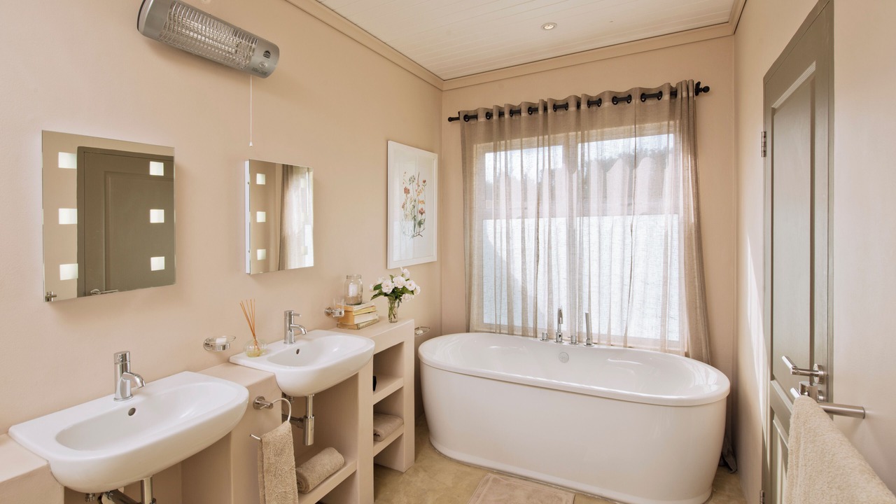 Photo of Bathroom in Murphy's Rust