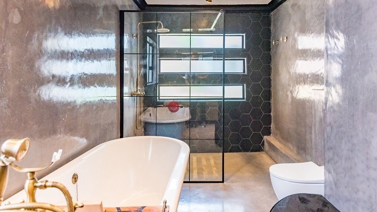Photo of Bathroom in Greater Johannesburg Metropolitan Area