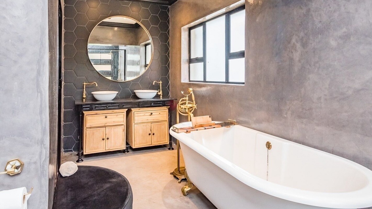 Photo of Bathroom in Greater Johannesburg Metropolitan Area