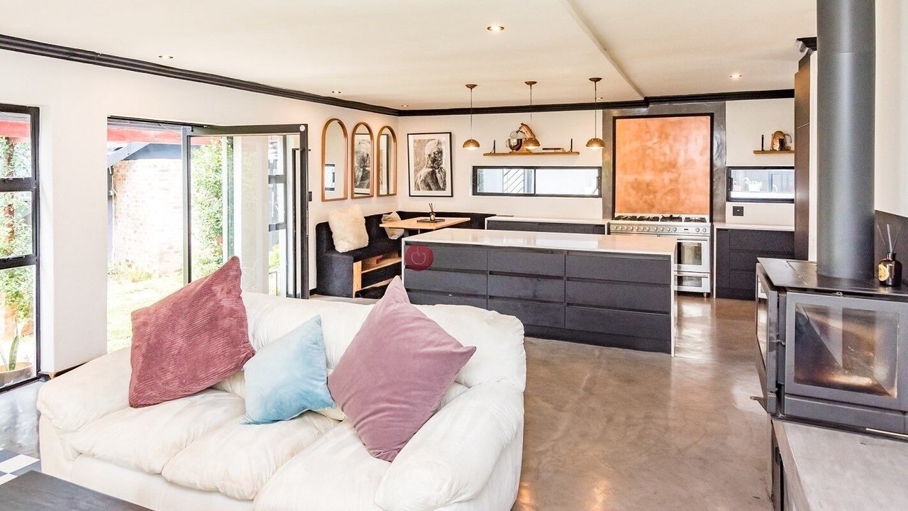 Photo of Livingroom in Greater Johannesburg Metropolitan Area