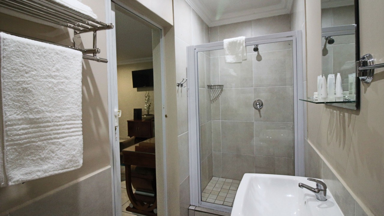 Photo of Bathroom in Farrarmere