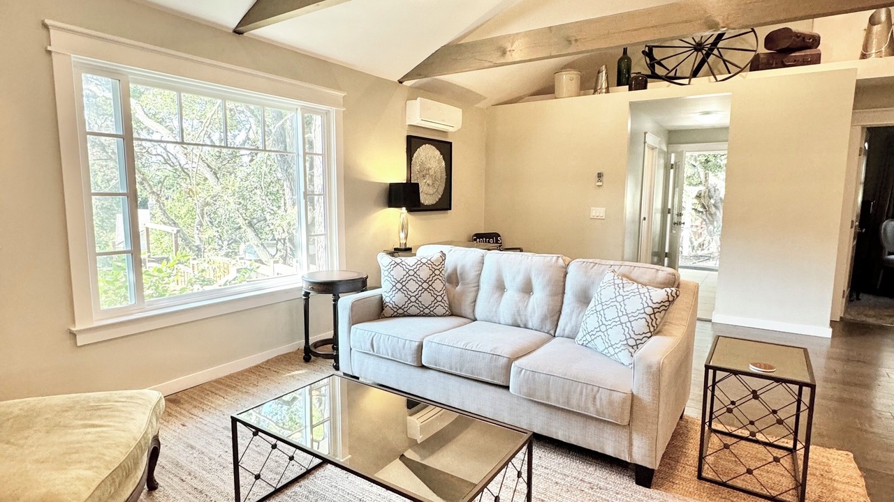 Photo of Livingroom in Saratoga