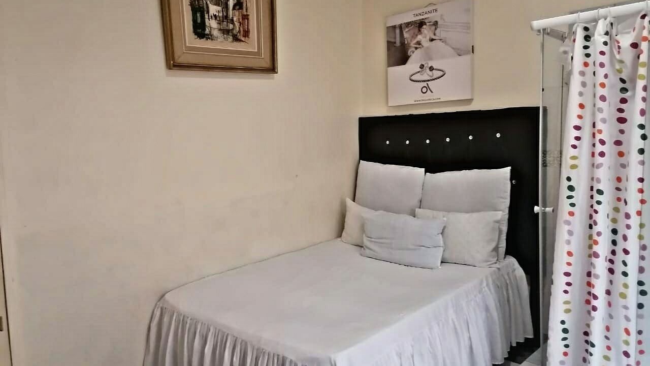 Photo of Bedroom in Bezuidenhout Valley