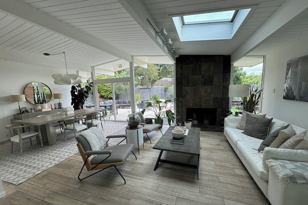 Photo of Livingroom in Lucas Valley-Marinwood