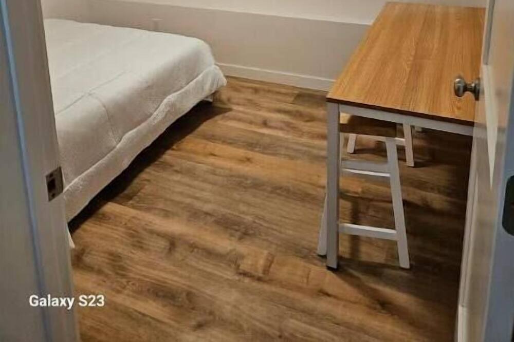 Photo of Bedroom in Outer Sunset