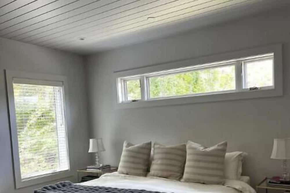 Photo of Bedroom in Woodacre