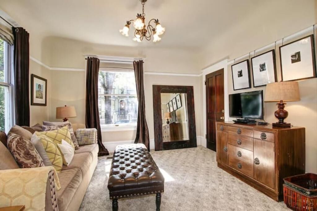 Photo of Livingroom in Downtown Sacramento