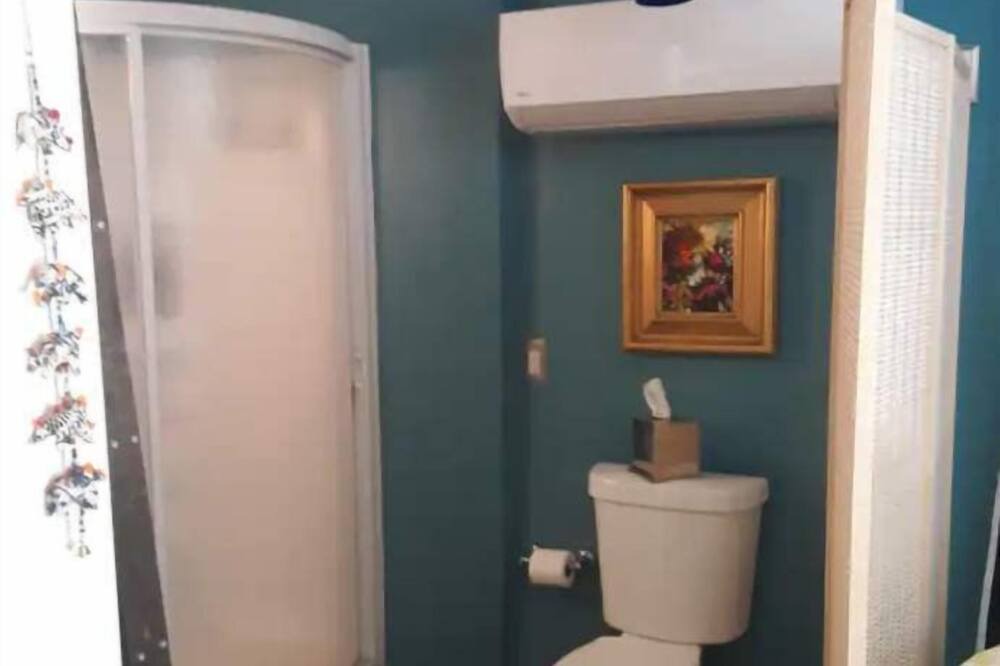 Photo of Bathroom in North Oak Park